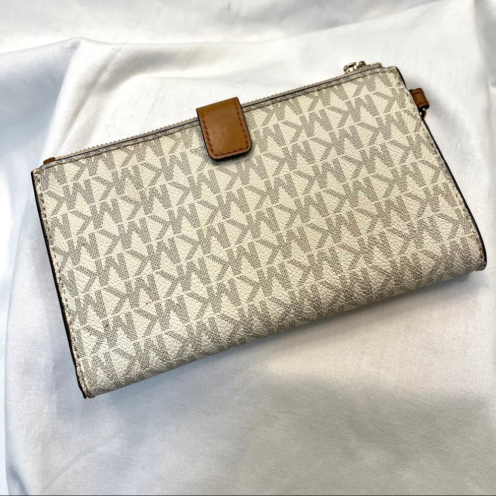 Michael Kors Double Zip Wallet with Cream Signature MK logo/print - Picture 8 of 10